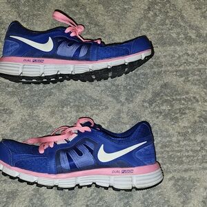 Nike Blue and Pink Sneakers with Breathable Mesh and Cushioned Sole